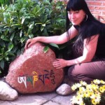 mani-mantra-stone-painting-carmen-mensink