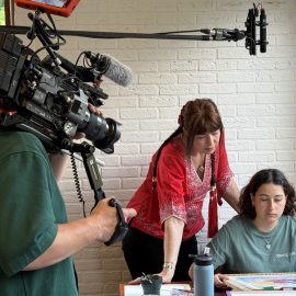 Opnames voor het KRO-NCRV TV-programma Zin in Morgen voor een portret van Carmen Mensink en haar werk