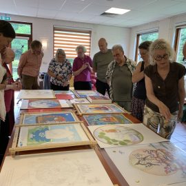 Expositie van al het werk van de cursisten aan het einde van de thangka retraite