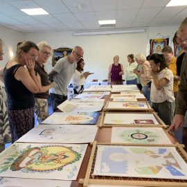 Expositie van al het werk van de cursisten aan het einde van de thangka retraite