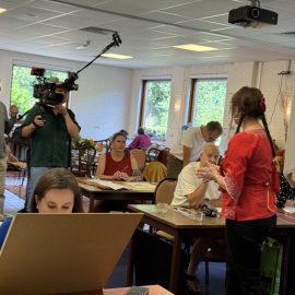 Opnames voor het KRO-NCRV TV-programma Zin in Morgen voor een portret van Carmen Mensink en haar werk