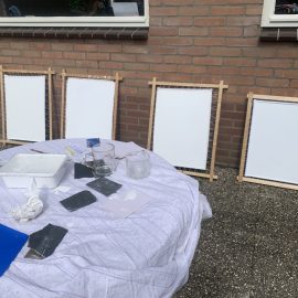 Het maken van een traditioneel thangka canvas en frame